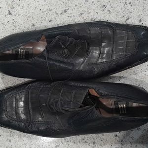 Used lace up men's shoes